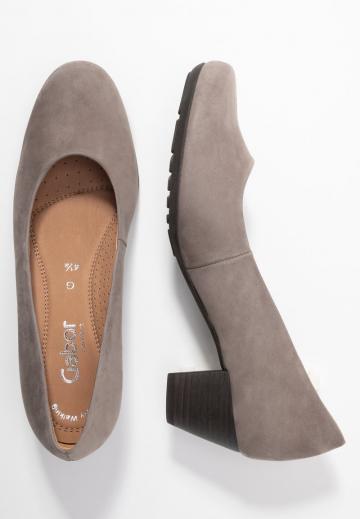 Туфли с высоким носом