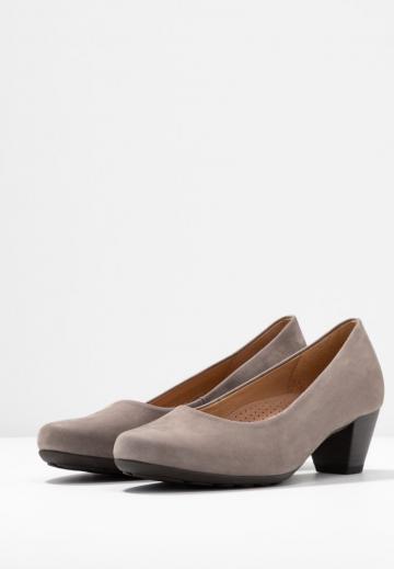 Туфли с высоким носом