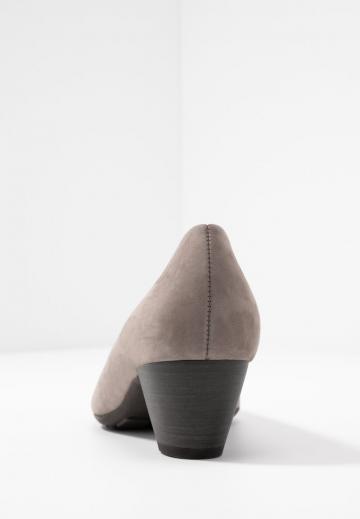 Туфли с высоким носом