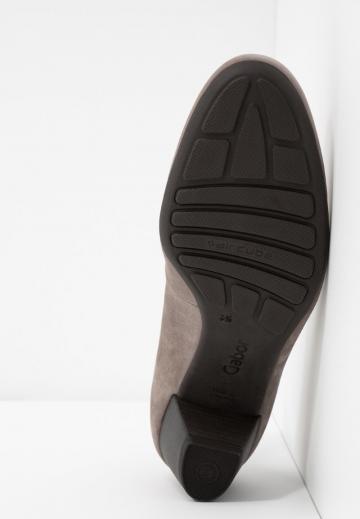 Туфли с высоким носом