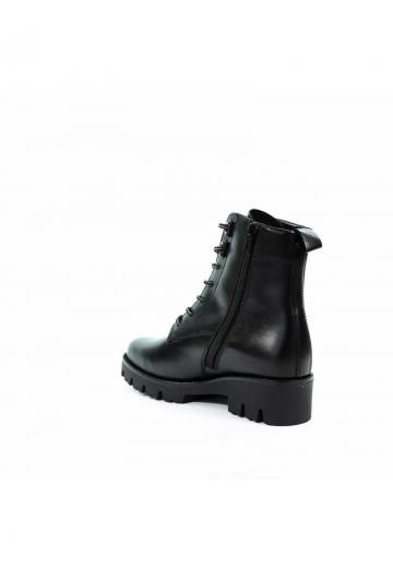 Ботинки на шнуровке