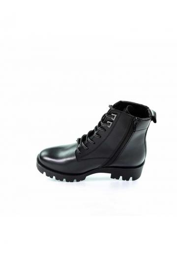 Ботинки на шнуровке