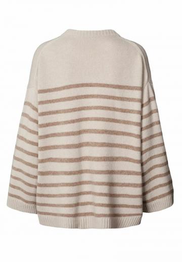 Пуловер в полоску