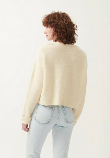 Пуловер с вырезом V