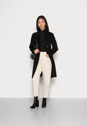 Короткие джинсы