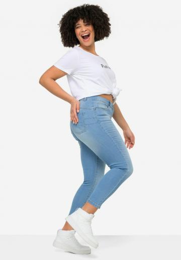 Короткие джинсы