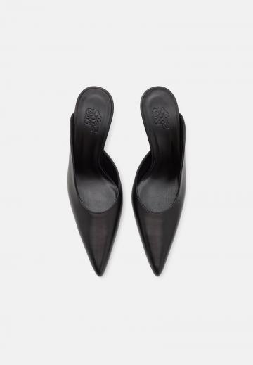 Босоножки на каблуке