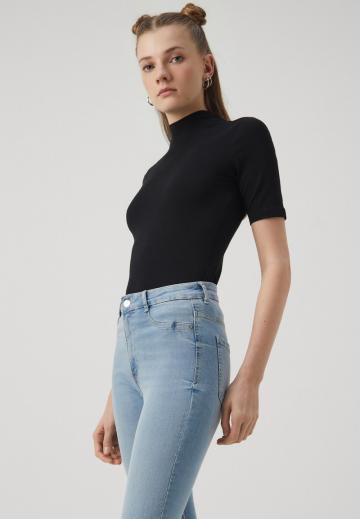 Узкие джинсы