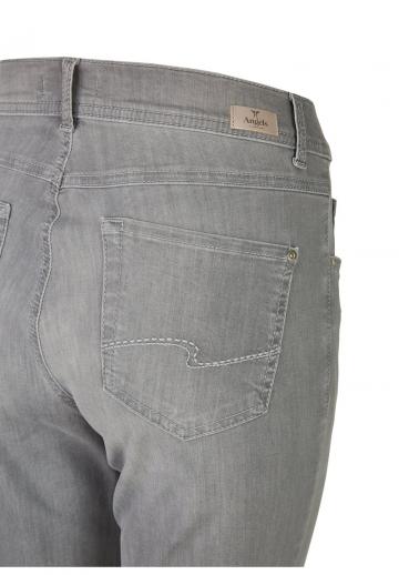 Короткие джинсы