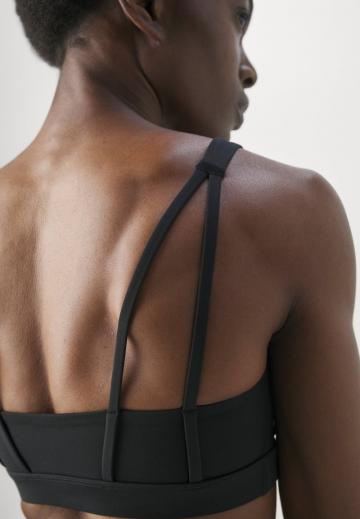 Спортивный бюстгальтер