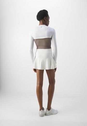 Юбка с накладными карманами