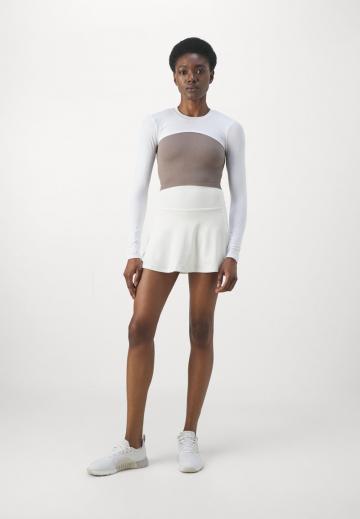 Юбка с накладными карманами