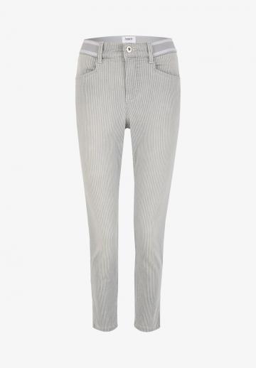 Короткие джинсы