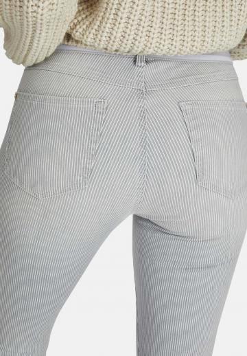 Короткие джинсы