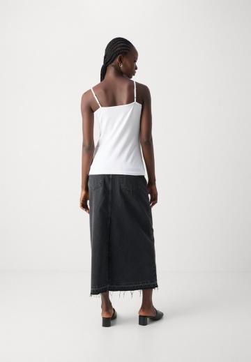 Топ на бретельках