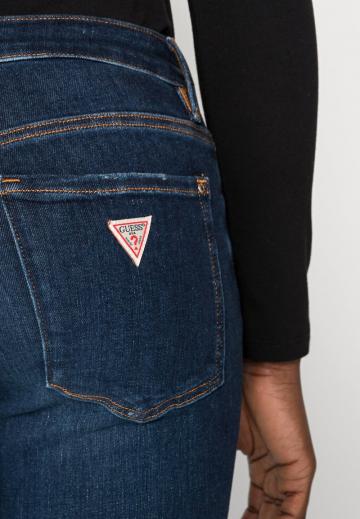 Узкие джинсы