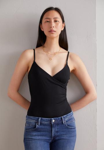 Топ на бретельках