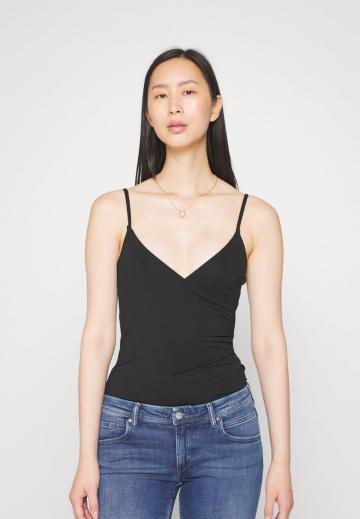 Топ на бретельках