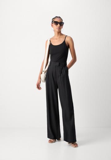 Топ на бретельках