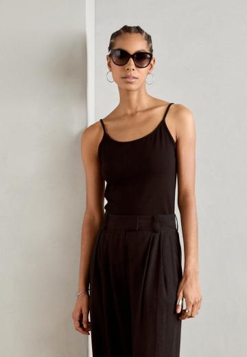 Топ на бретельках