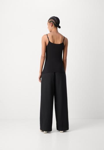 Топ на бретельках