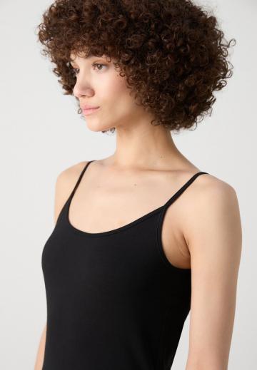 Топ на бретельках