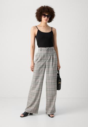 Топ на бретельках