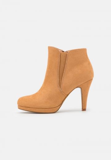 Полусапожки на высоком каблуке