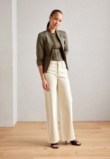 Блейзер с накладными карманами