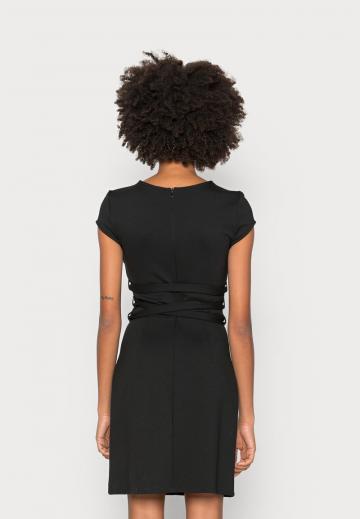 Платье футляр