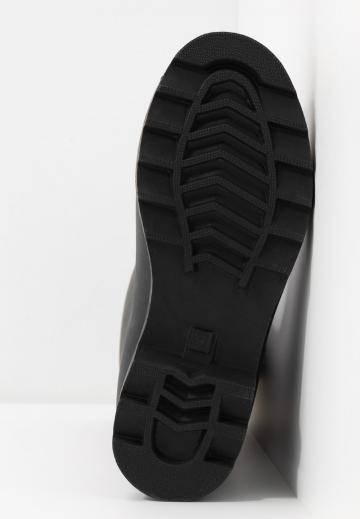 Резиновые сапоги