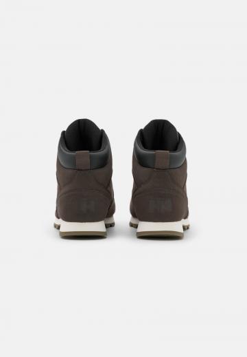 Походные кроссовки