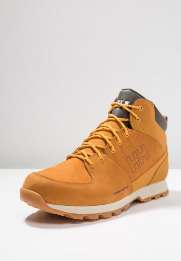 Походные кроссовки