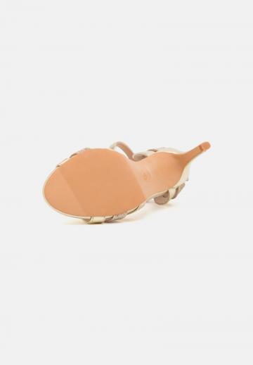 Туфли с ремешком