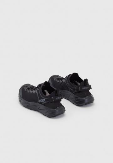 Походные кроссовки