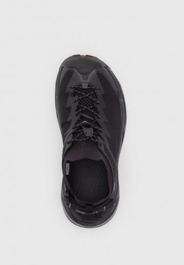 Походные кроссовки