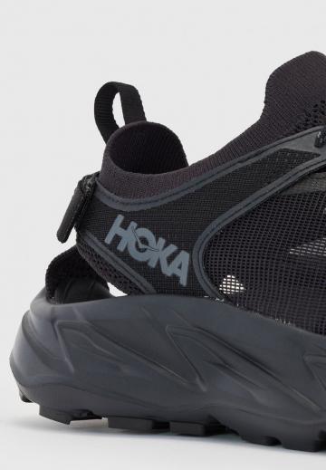 Походные кроссовки