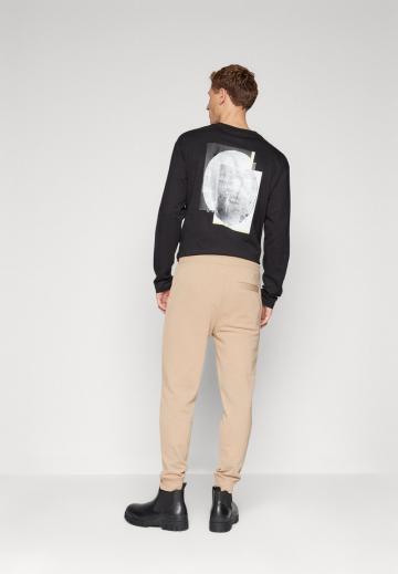 Спортивные штаны