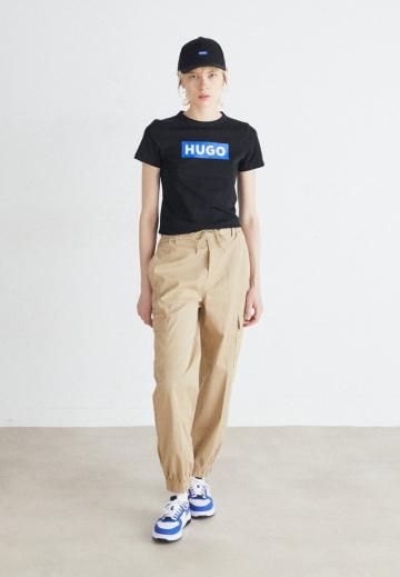 Брюки с накладными карманами