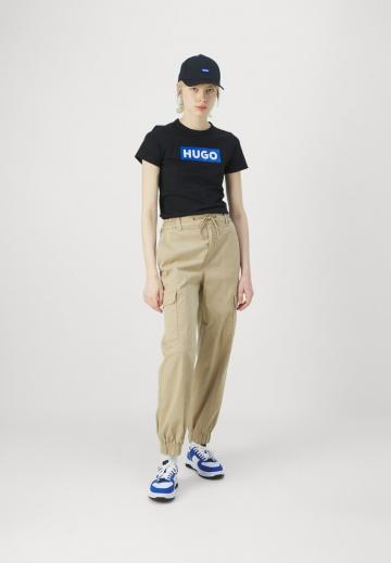 Брюки с накладными карманами