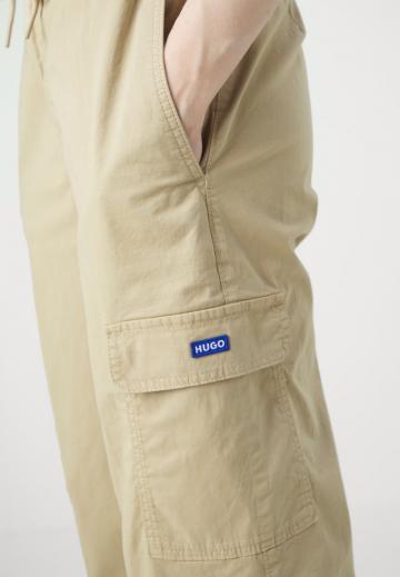 Брюки с накладными карманами