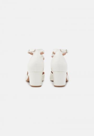 Туфли с ремешком