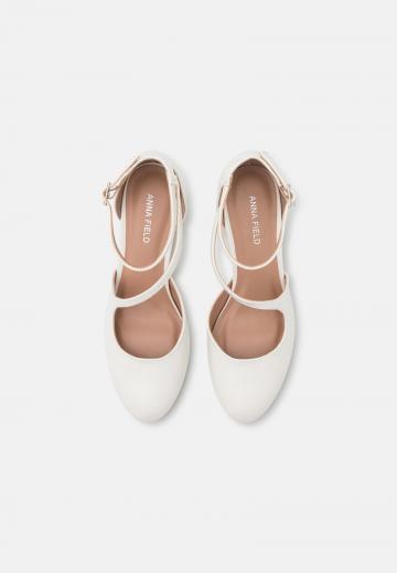 Туфли с ремешком