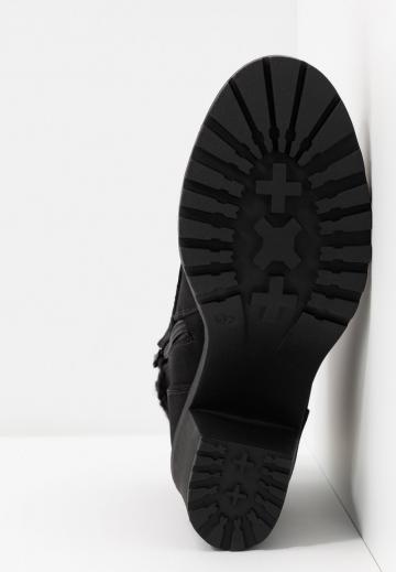 Ботинки на шнуровке