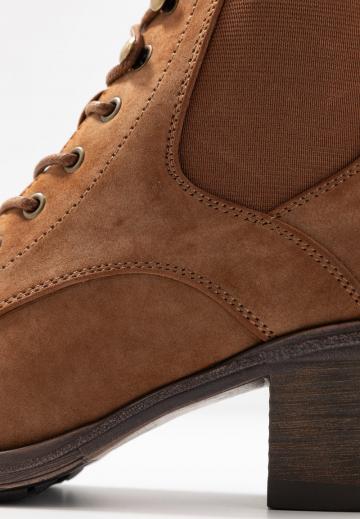 Ботинки на шнуровке