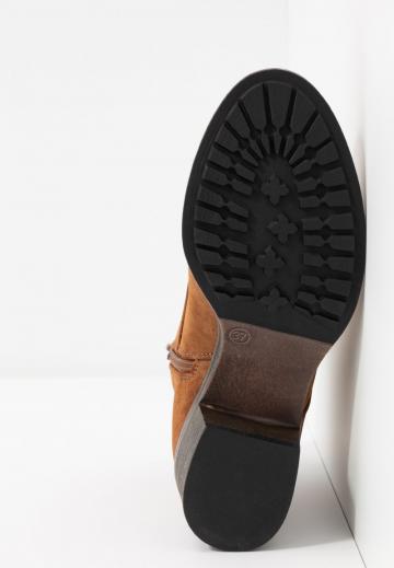 Ботинки на шнуровке