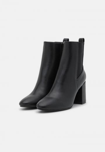 Полусапожки на высоком каблуке