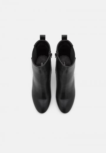 Полусапожки на высоком каблуке