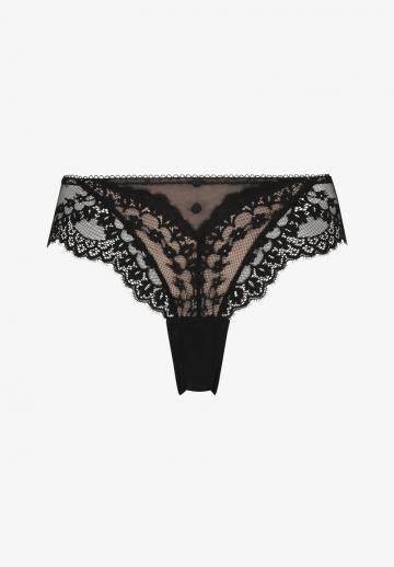 Трусы на бедрах