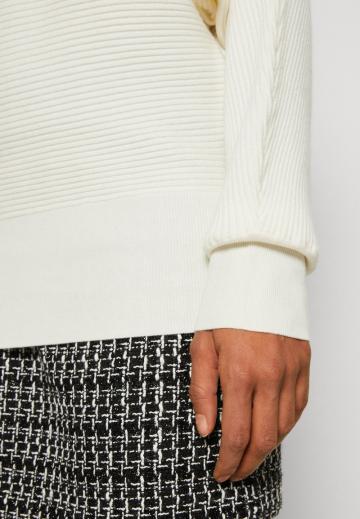 Длинный пуловер